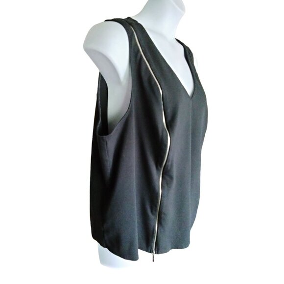 Lane Bryant Plus Size 26/28 Black V-Neck Sleeveless Zipper Detail Top - Picture 3 of 9